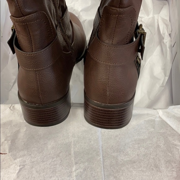 New brown boots - Picture 7 of 8